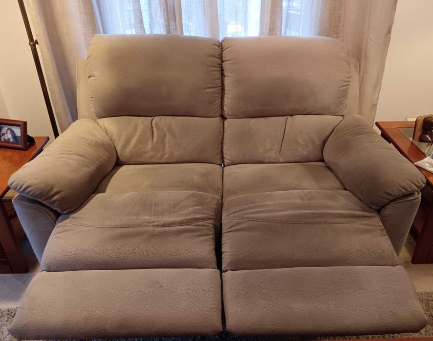 Conjunto sofás com avanço pernas