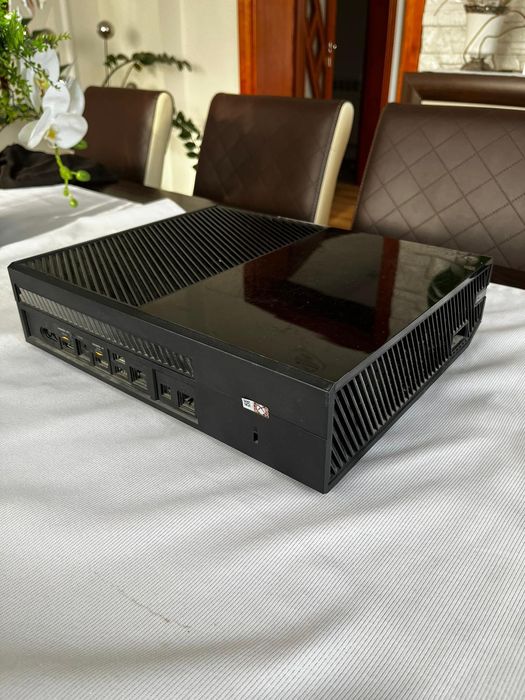 Xbox one + kierownica + uchwyt do kierownicy