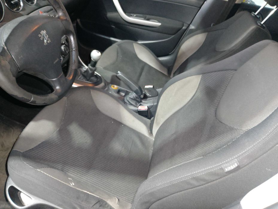 Interiores e carroçaria Peugeot 308 de 2008