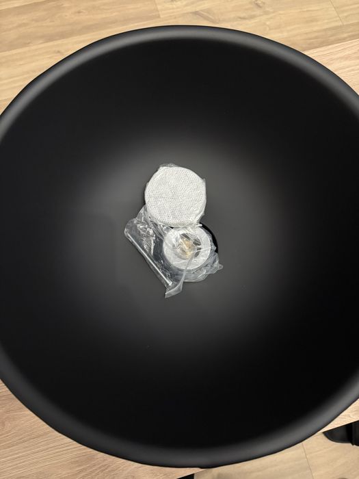 Umywalka czarna nablatowa ze strukturą