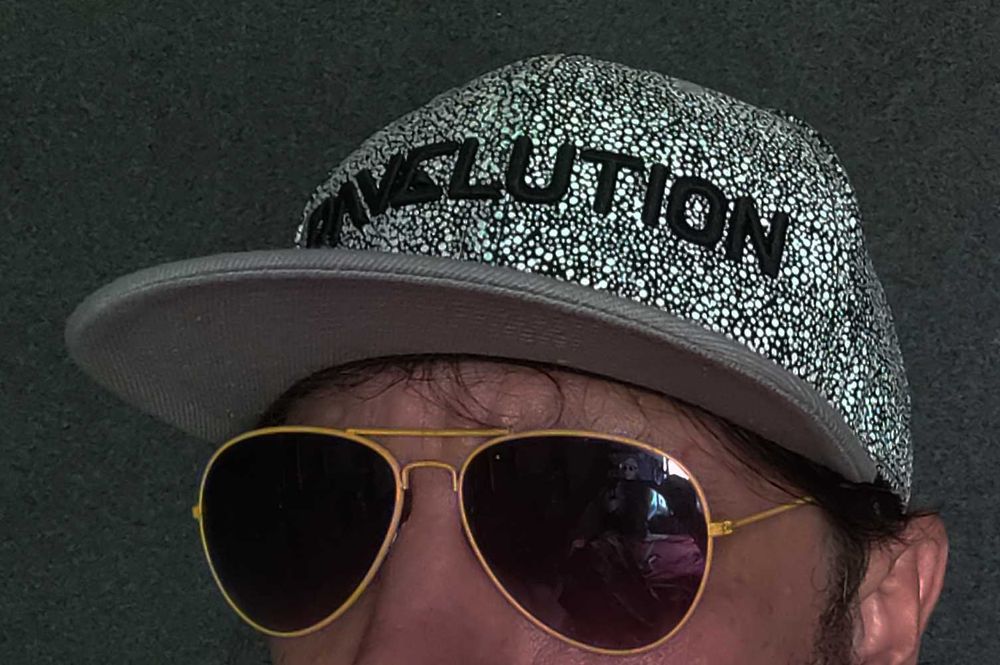 Бейсболка прямий козирок Ravelution Dancecaps. com  світлонакопичувальне покриття