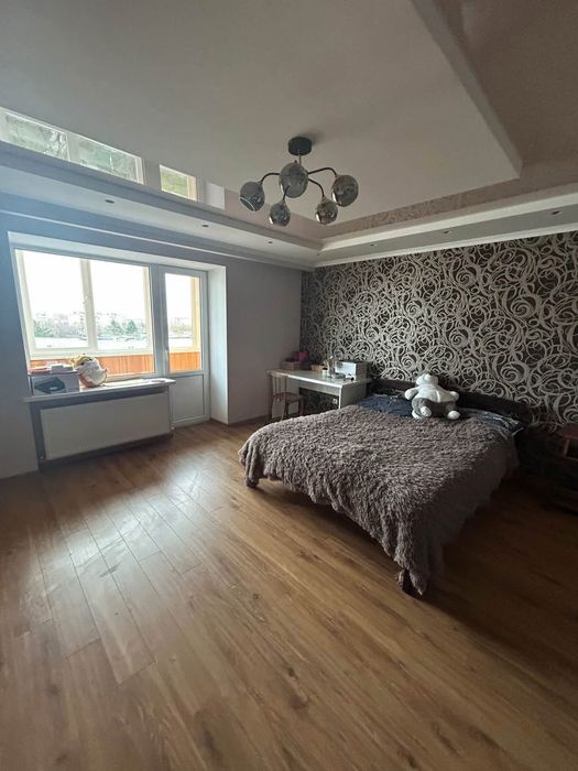 Продаж вул. О. Довженка, 3 кім. 87 м2, 98000$