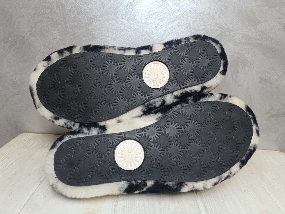 - UGG Fluff Yeah Slide Marble