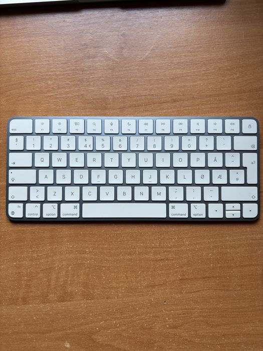 Apple Magic Keyboard A2450 blue
