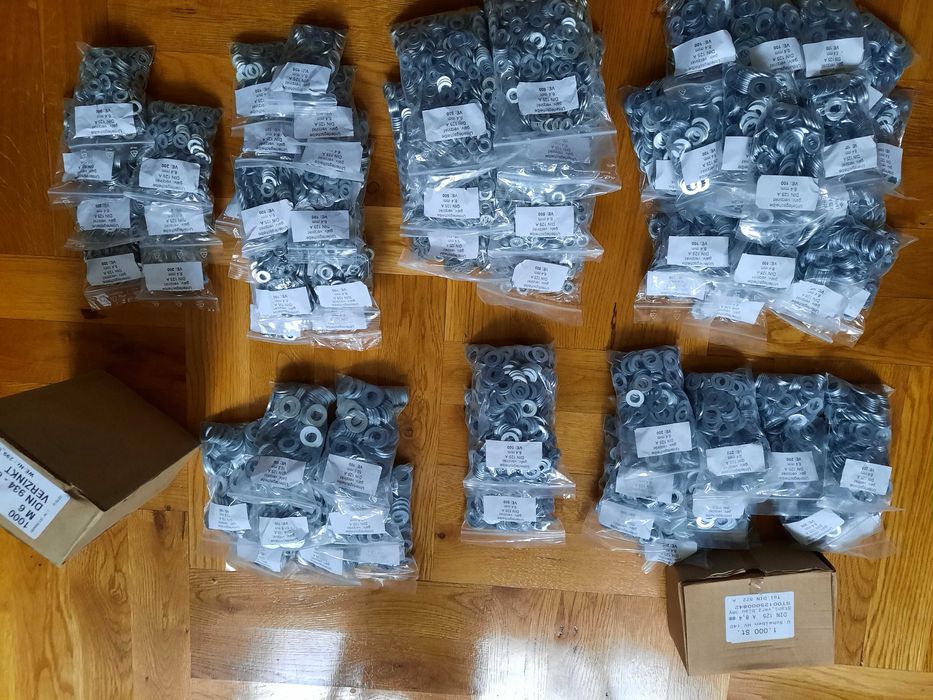 Podkladka 8,4 , 10,5 , 6,4   din 125 , nakretka M 6 din 934 ocynk