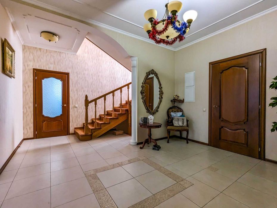 Продажа 2-х эт. дома на НАБЕРЕЖНОЙ, цена снижена на 50%, торг возможен