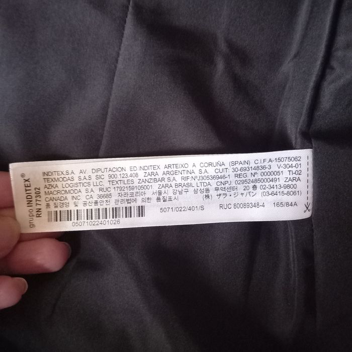 Продам безрукавку женскую ф-мы Zara с капюшоном (отстёгивается)