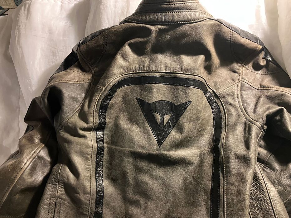 Casaco de mota em pele da Dainese em excelente estado