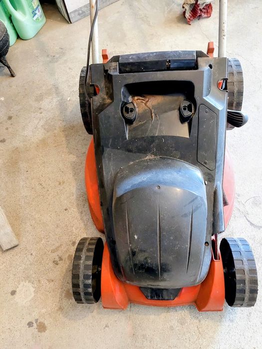 Máquina de cortar relva