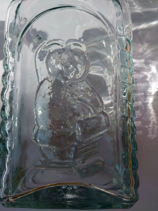Штоф графин фігурна пляшка Церковка з танцюючим ведмедиком скло рельєф