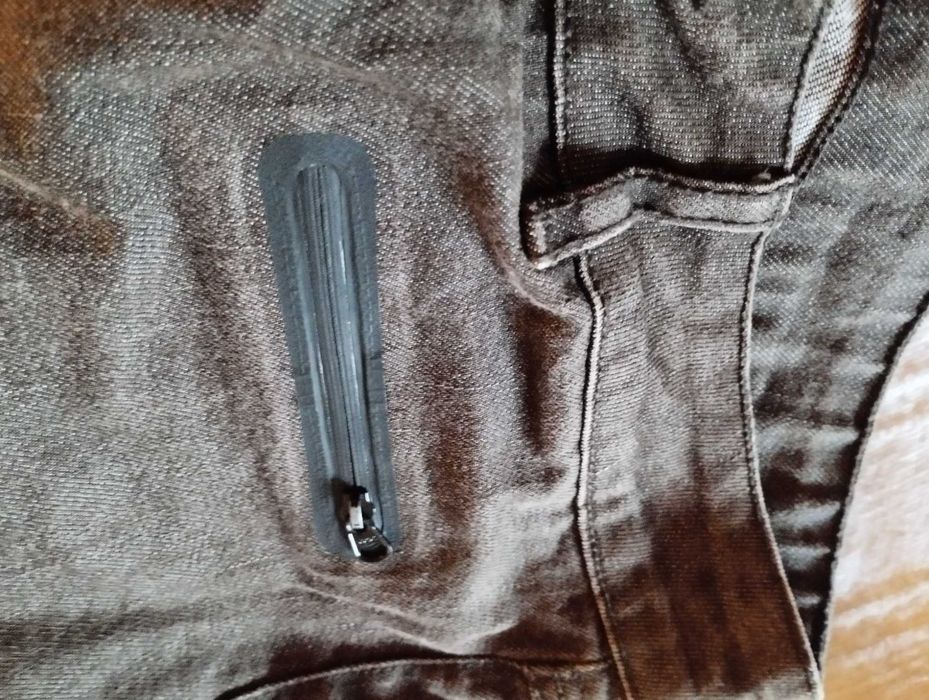 Calças novas cor castanha