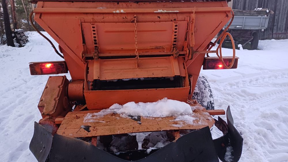 Rozsiewacz do wapna piasku soli nawozu Stan bdb