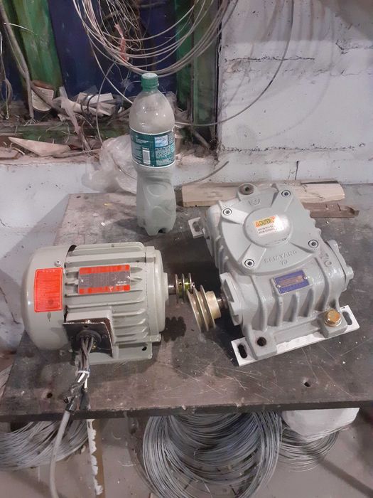 Редуктор и электродвигатель  Корея 750 вт и 400вт с редукторами 1:60