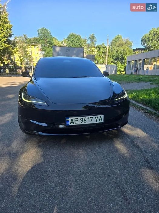 Tesla Model 3 2024