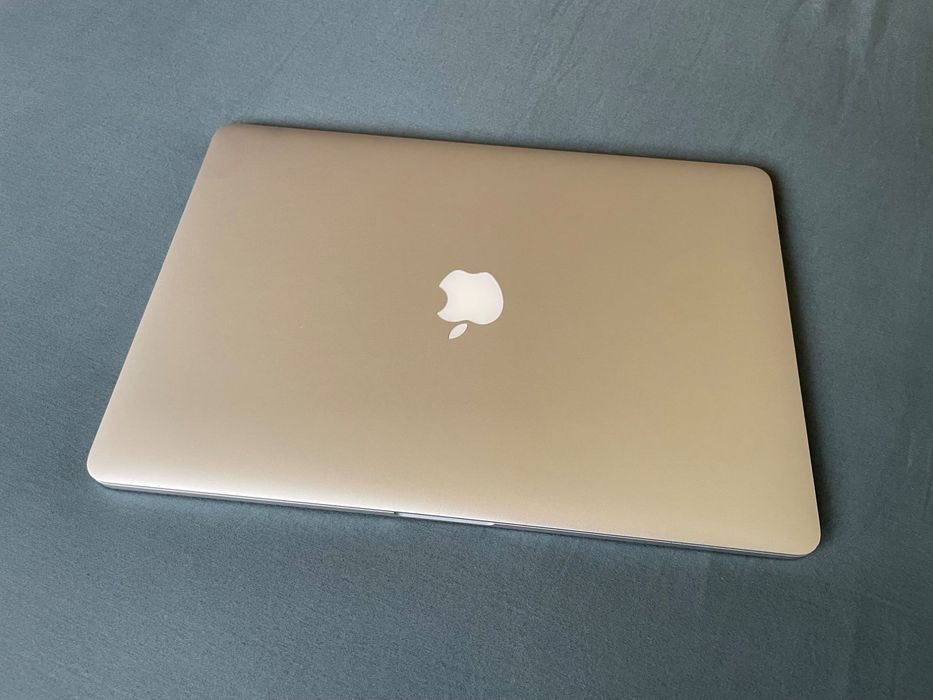 MacBook Pro 15” Retina (2015) – 16GB – Excelente Estado