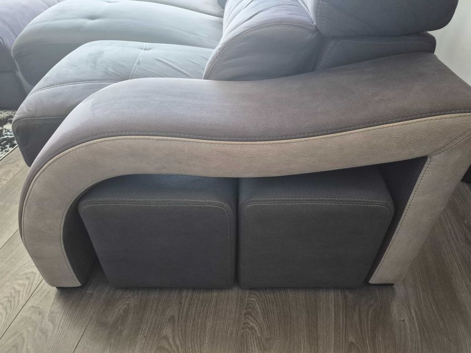 Sofá com puff chaiselongue