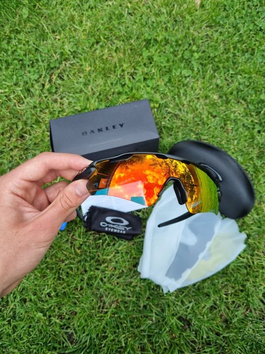 Сонячні окуляри oakley radar ev polarized + змінні лінзи, великий комплект (gorpcore)