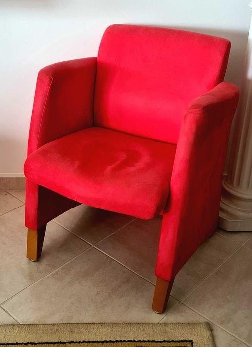 Cadeiras sala vermelhas