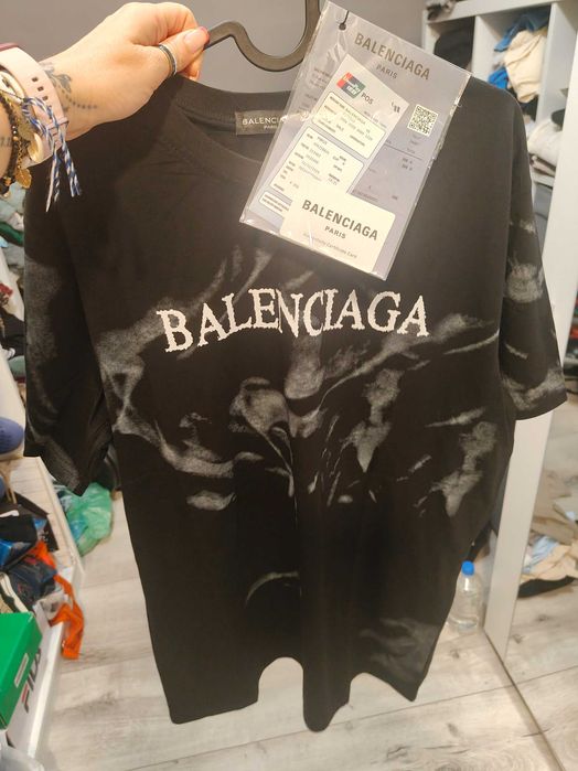 T-shirt logowany