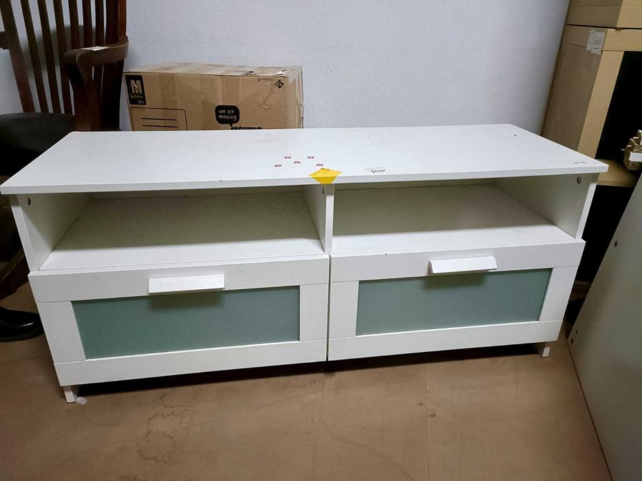 Móvel TV e multimédia; Brimnes IKEA, com 2 gavetas funcionais
