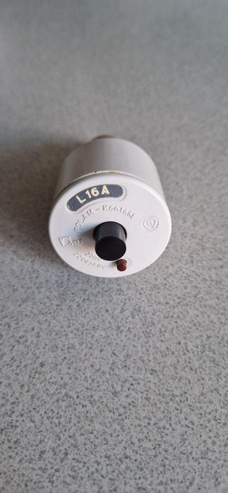 Bezpiecznik automatyczny wkręcany