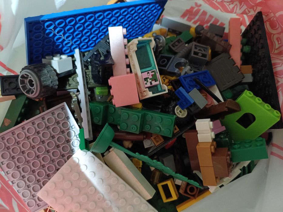 Продам деталі лего