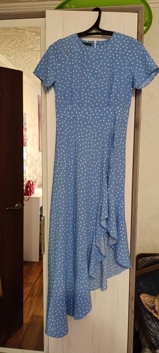 Сукня з розрізом