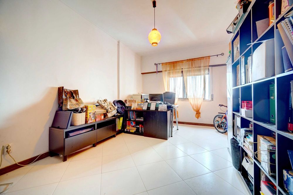 Apartamento T4 em Massamá + garagem box