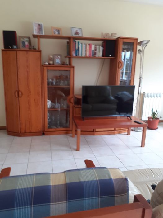 Aparador e mesa de sala