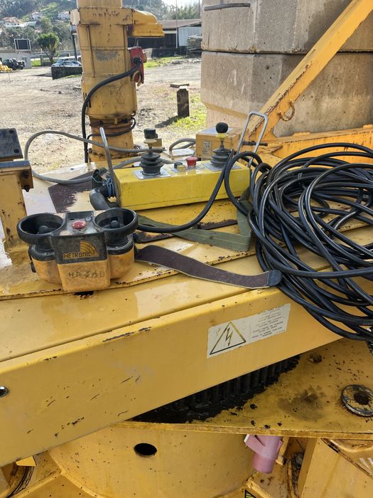 Grua automontante potain hd 26