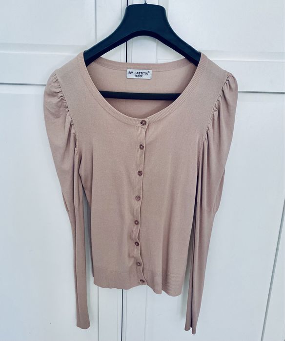 Romantyczny sweterek pudrowy róż