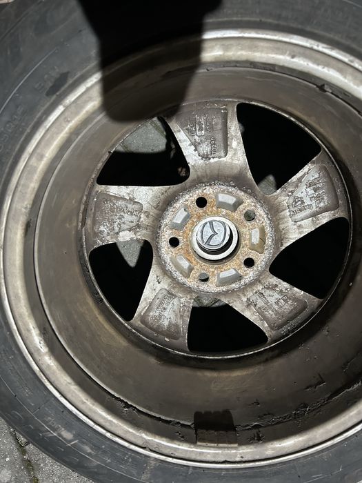 Komplet alufelg Mazda z oponami zimowymi Dębica Frigo