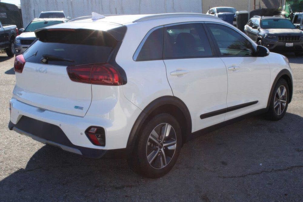 Kia Niro EX Premium      2022