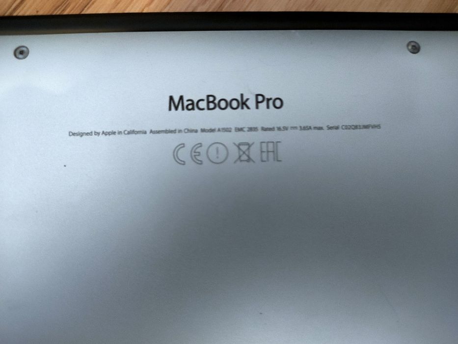 Laptop MacBook 15 pro 
Model A1502