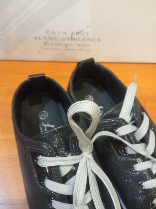 Продам женские кроссовки сникерсы Libang  в новом состоянии