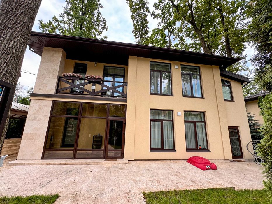 Готовий будинок у лісовій Бучі - 220 м², 10 соток, басейн, Smart Home