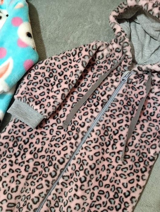 Два теплых махровых человечка