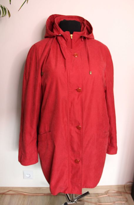 Czerwona kurtka wiosenna parka 48 Summer reflections
