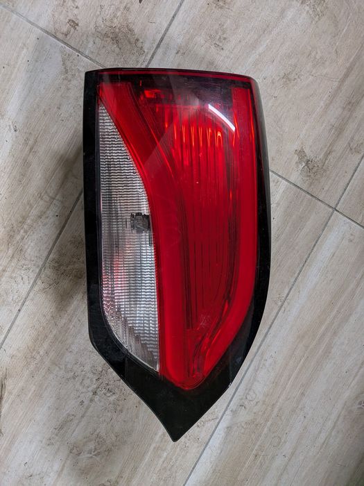 Lampa lewa Chrysler Pacifica
