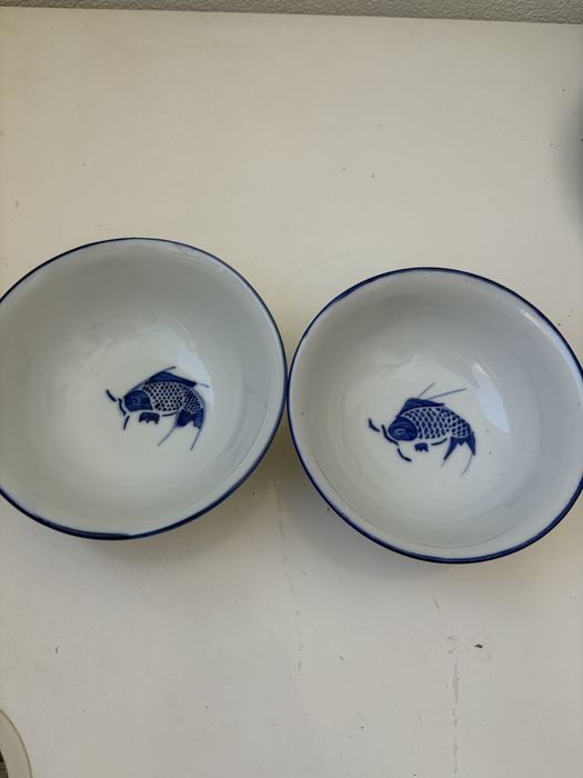 Taça de porcelana chinesa azul e branca antiga