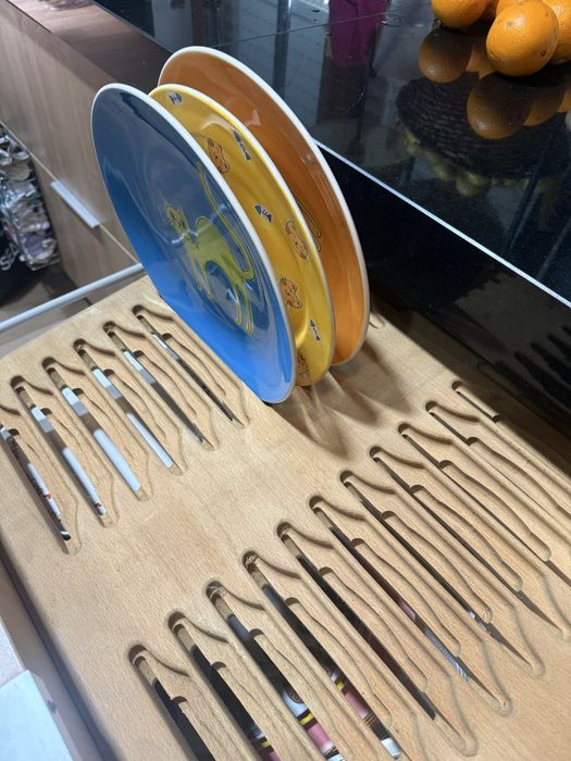 Expositor para colocar pratos na gaveta