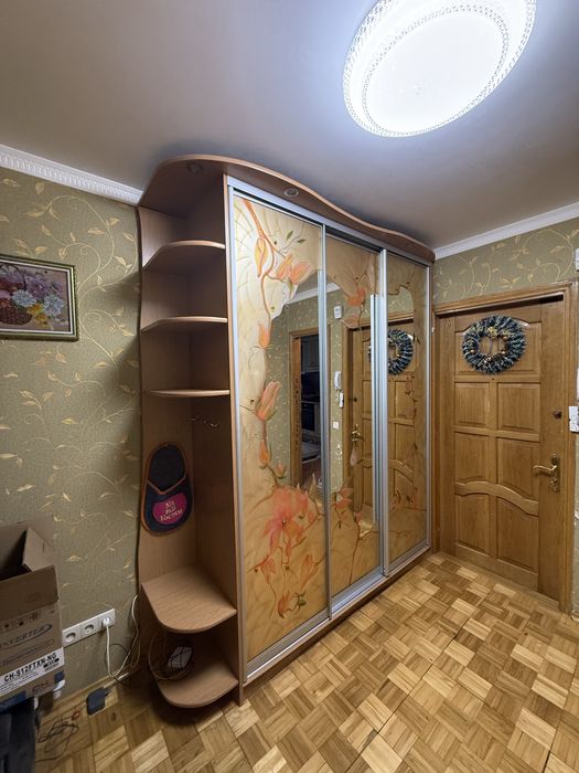 Шафа-купе трьохдверна.