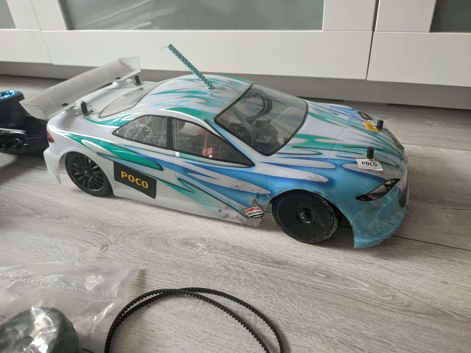 Elektryczny model RC torowy 1:10 gotowy do jazdy.