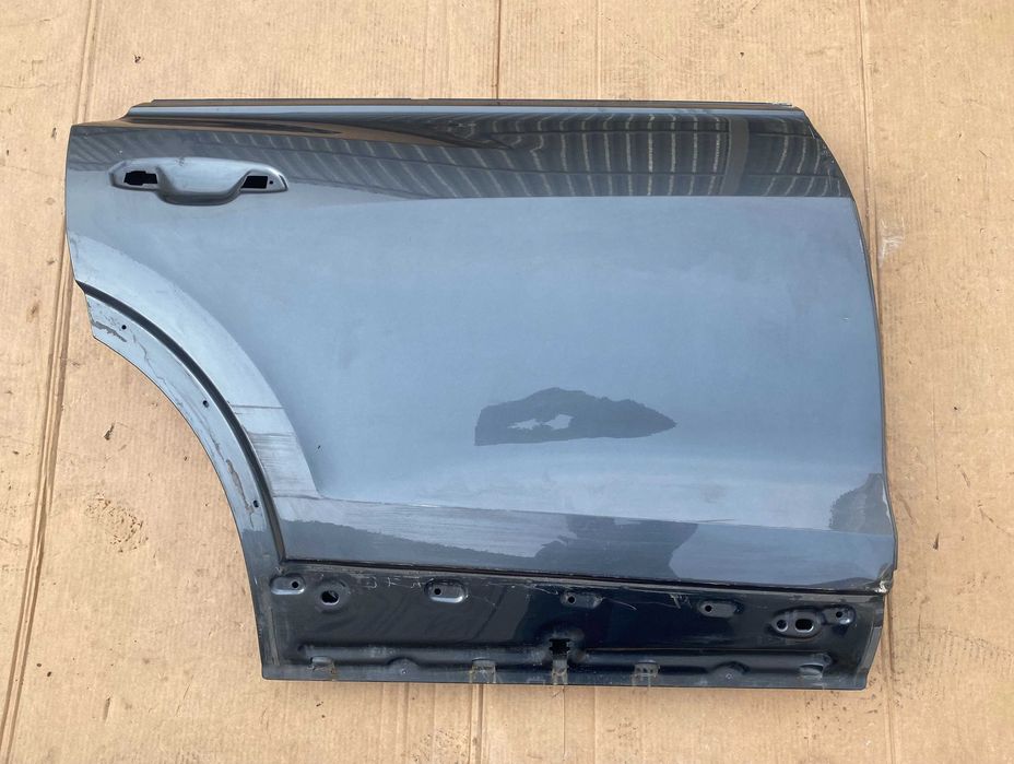 Двері задні праві Audi Q8 дверь дверка має пошкодження видно на фото