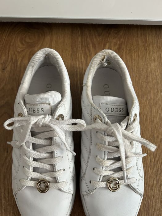 Sneakersy Białe Guess Rozmiar 36
