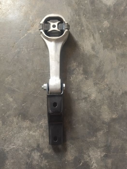 Подушка двигателя volkswagen polo