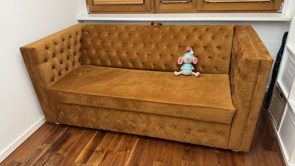 Stylizowana rozkładana kanapa