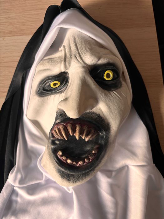 Máscara Valak halloween nova