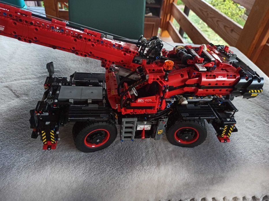 Lego technic 42082 czerwony dźwig z silnikiem