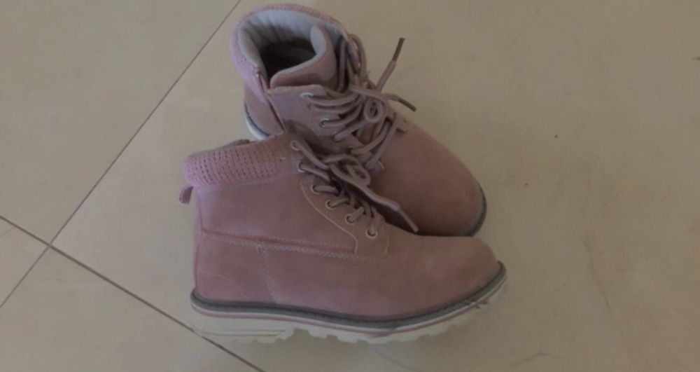 Botas de criança cor de rosa